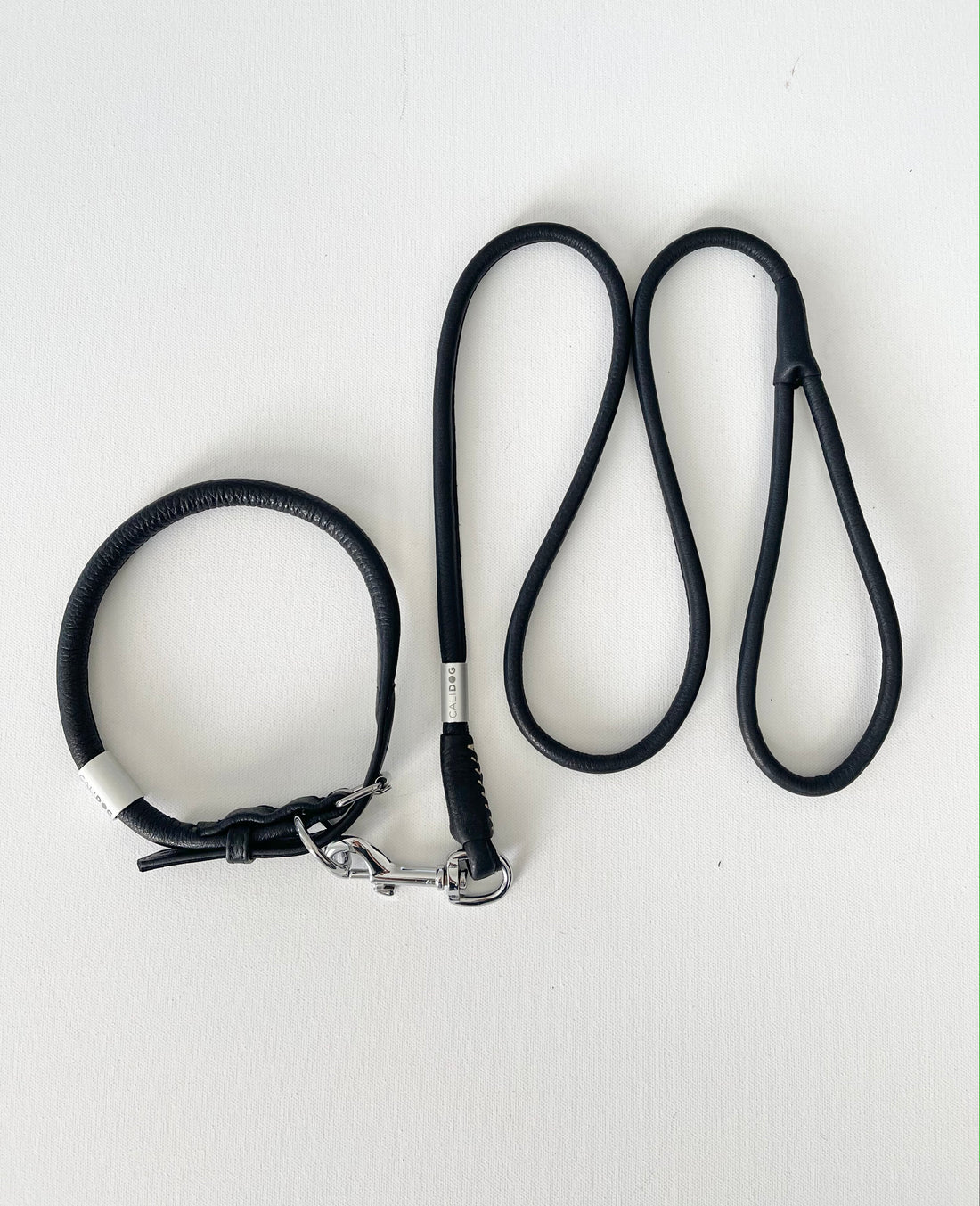 Good News! A new rolled leather collection of dog collars and dog leashes in different colors and sizes has arrived!